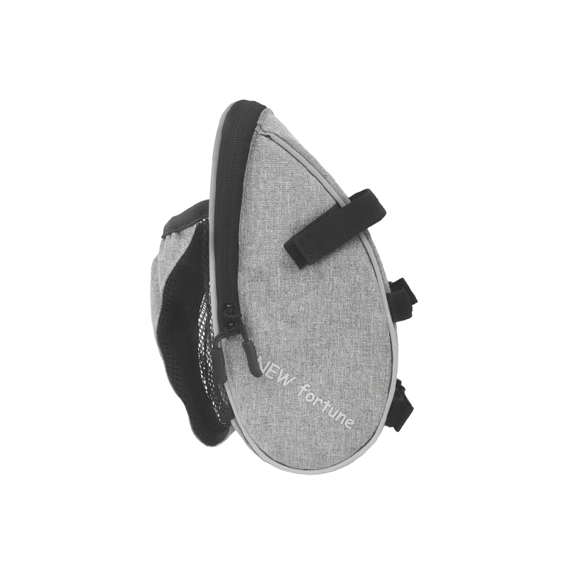 BI-04 Fietszadeltas, zittas met waterbekertas